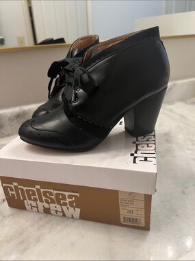 chelsea crew Black Scalloped Lace-Up Block Heel Booties